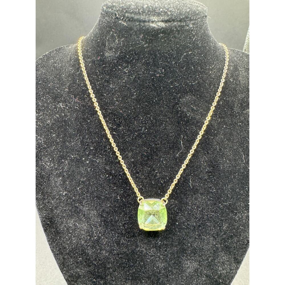 Signed Bella Jack Peridot Green Facated Pendant Gold Tone Chain Necklace